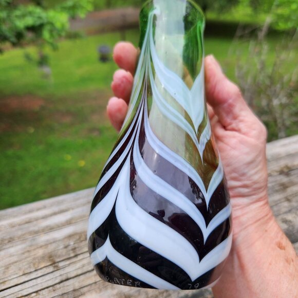 Vintage Heavy Murano artist signed WE Porter 1979 pulled Feather Vase In Green A - Picture 7 of 10